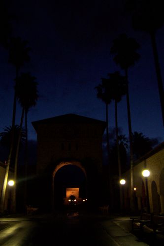 Stanford Campus at Night (palo-alto_100_8062.jpg) wird geladen. Eindrucksvolle Fotos von der Westküste Amerikas erwarten Sie.